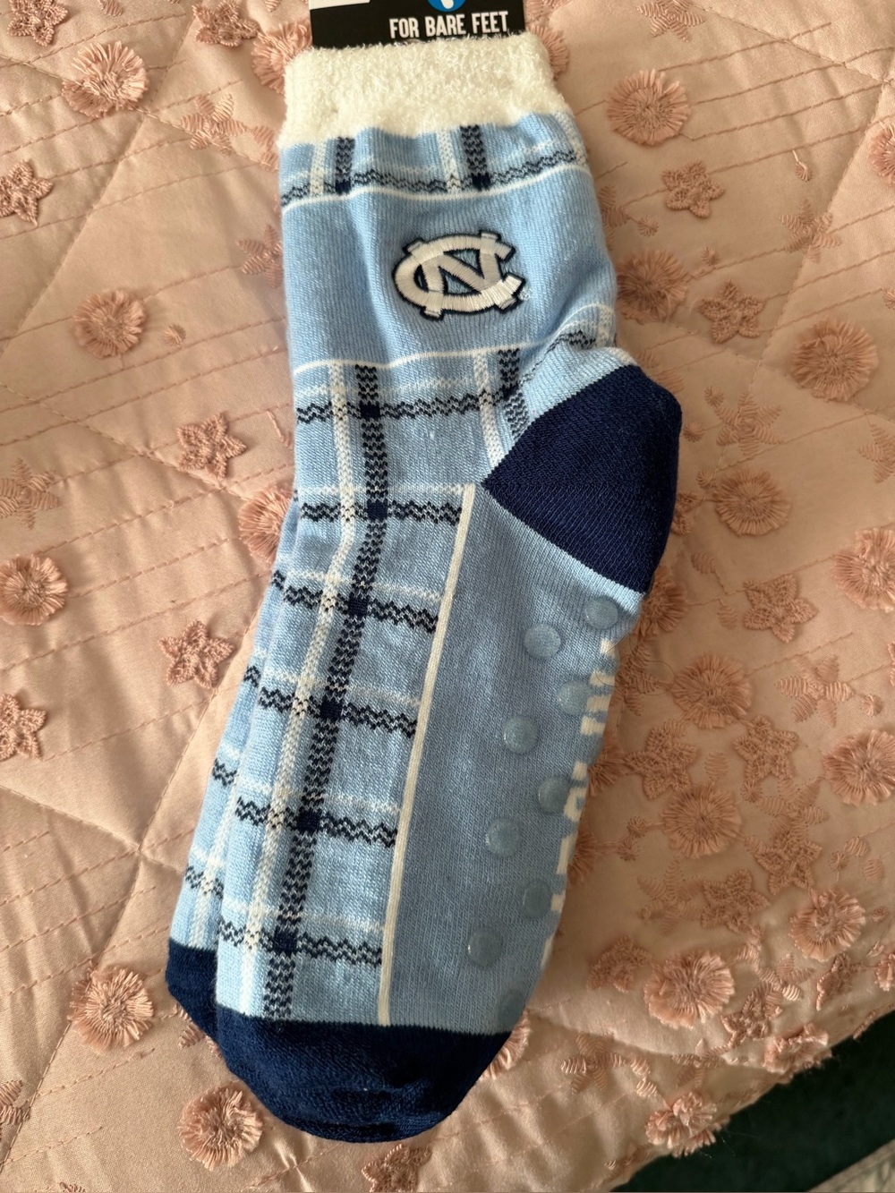 NWT For Bare Feet UNC Tar Heels Tartan Plaid Sherpa Cabin Slipper Socks OSFM